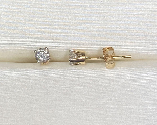 Picture of 1/4 cttw Diamond Stud Earrings