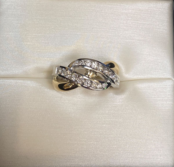Picture of Diamond and Gold Fashion Ring