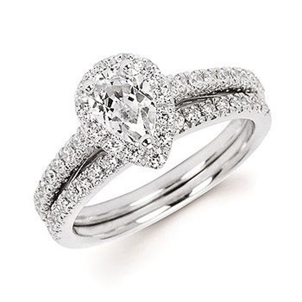 Picture of Isabelle's Engagement Ring