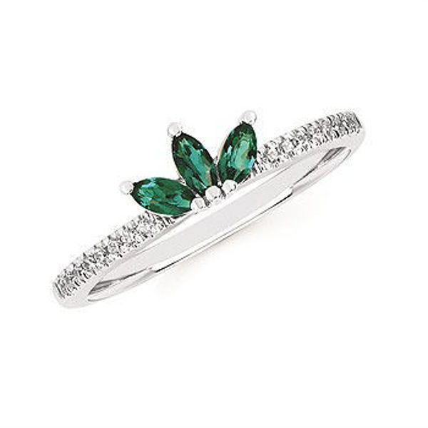 Picture of Emerald And Diamond Fashion Princess Ring