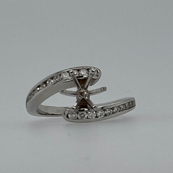 Picture of Bypass Engagement Ring Mount
