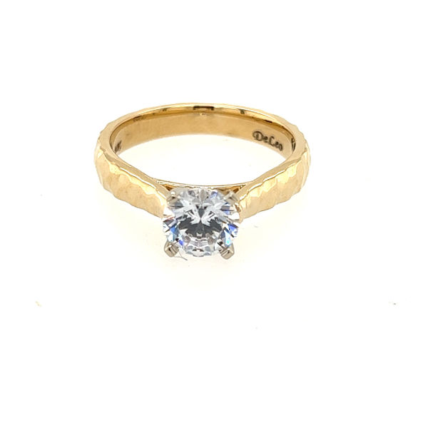 Picture of Hammered Texture Yellow Gold Engagement Mounting