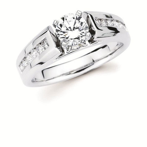 Picture of Lauren's Engagement Ring